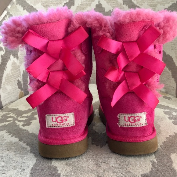 Girls Bailey Bow Uggs - Picture 2 of 8